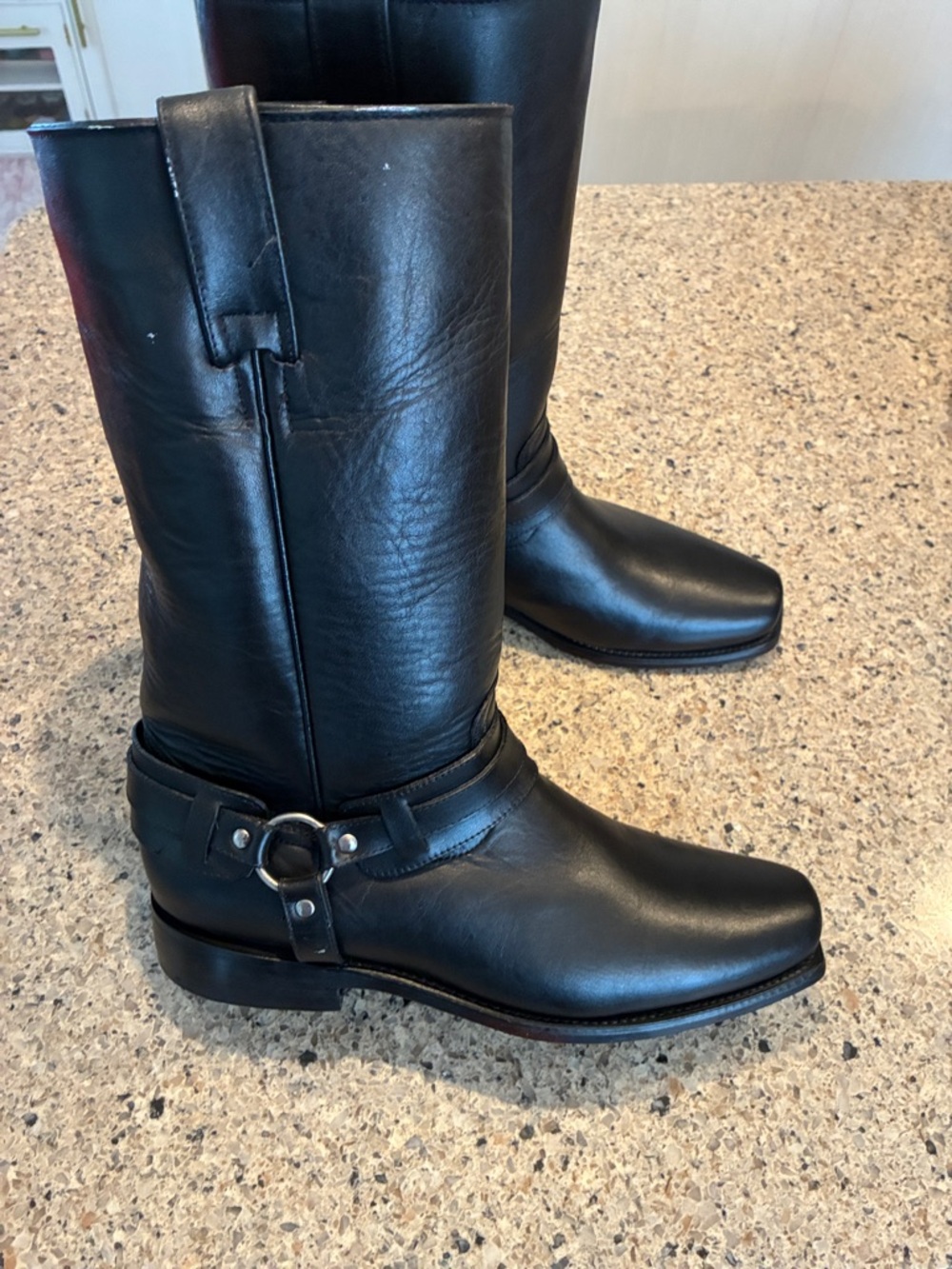 Women’s Botas Je-ver Black Leather Mid-Calf Harness Boots. Size 27.5